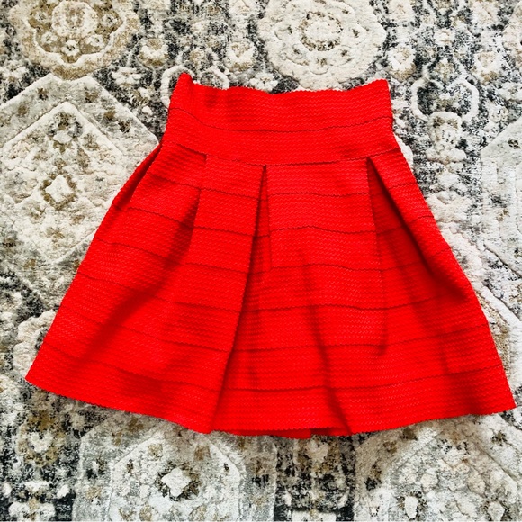 *SOLD* H&M High Waisted Red Plated Skirt - Picture 6 of 9